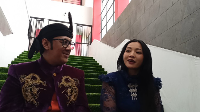 Main Film Comic 8: Revolution, Hesti Purwadinata Tak Bisa Tahan Tawa Akting Bareng Andre Taulany